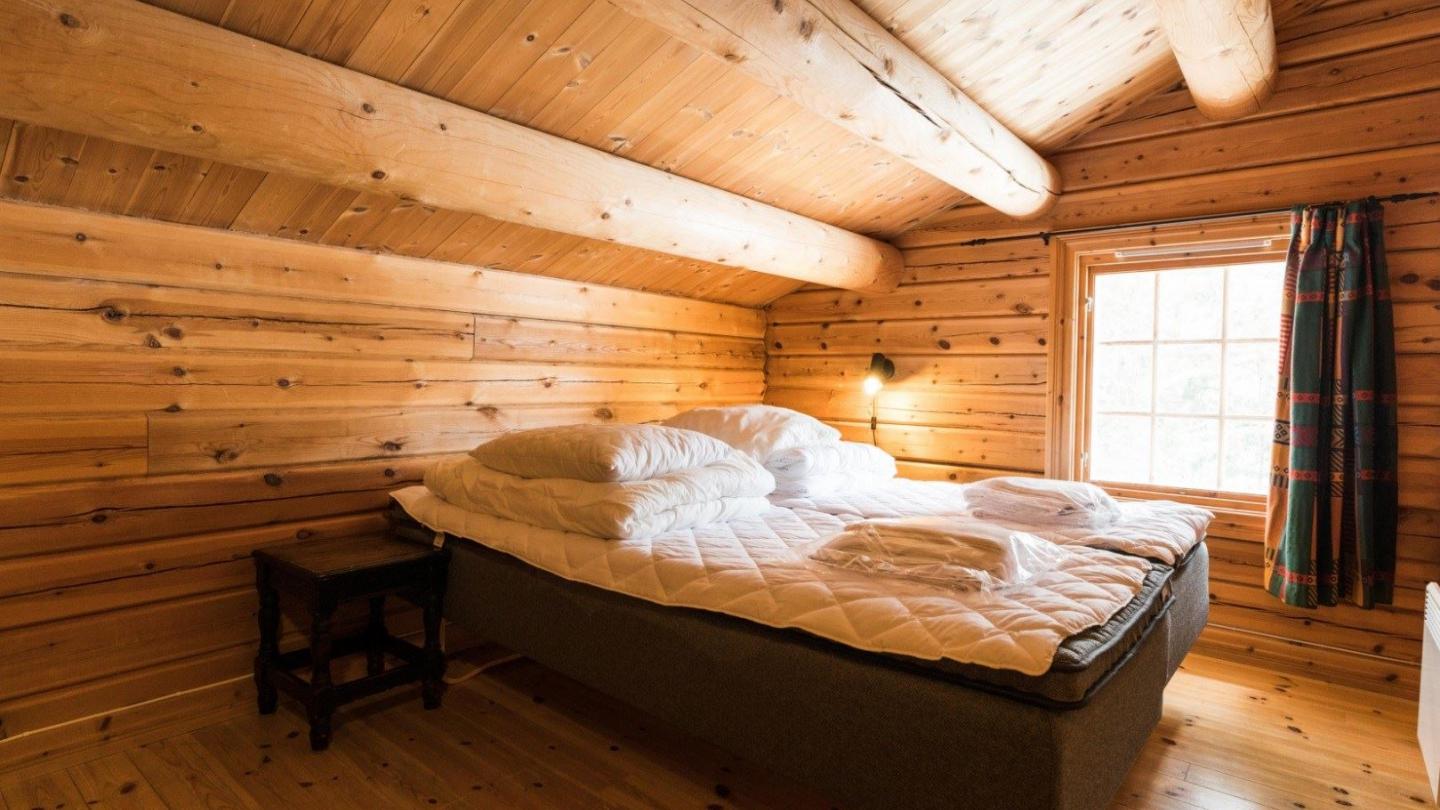 Log cabin with 10 beds