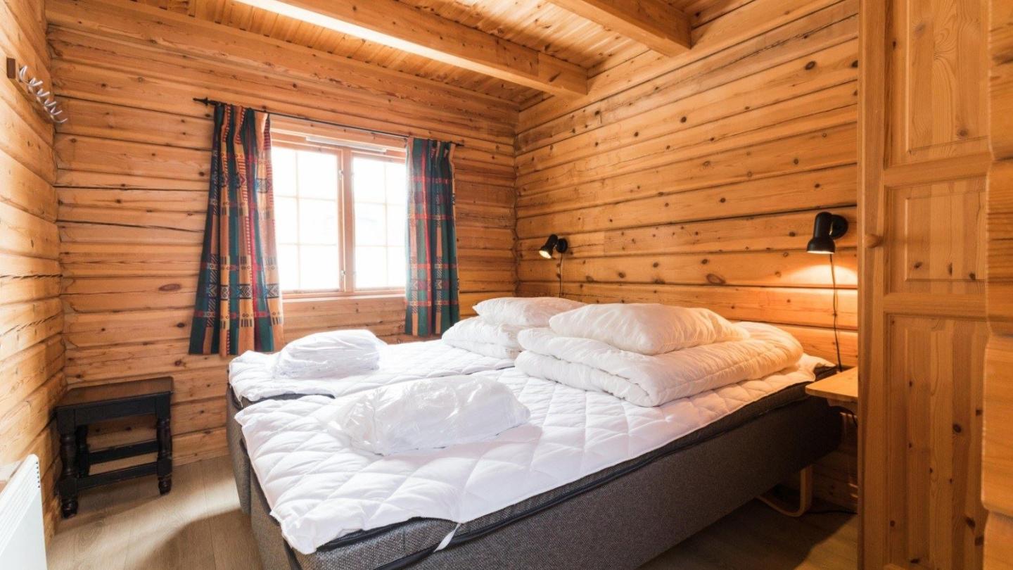 Log cabin with 10 beds