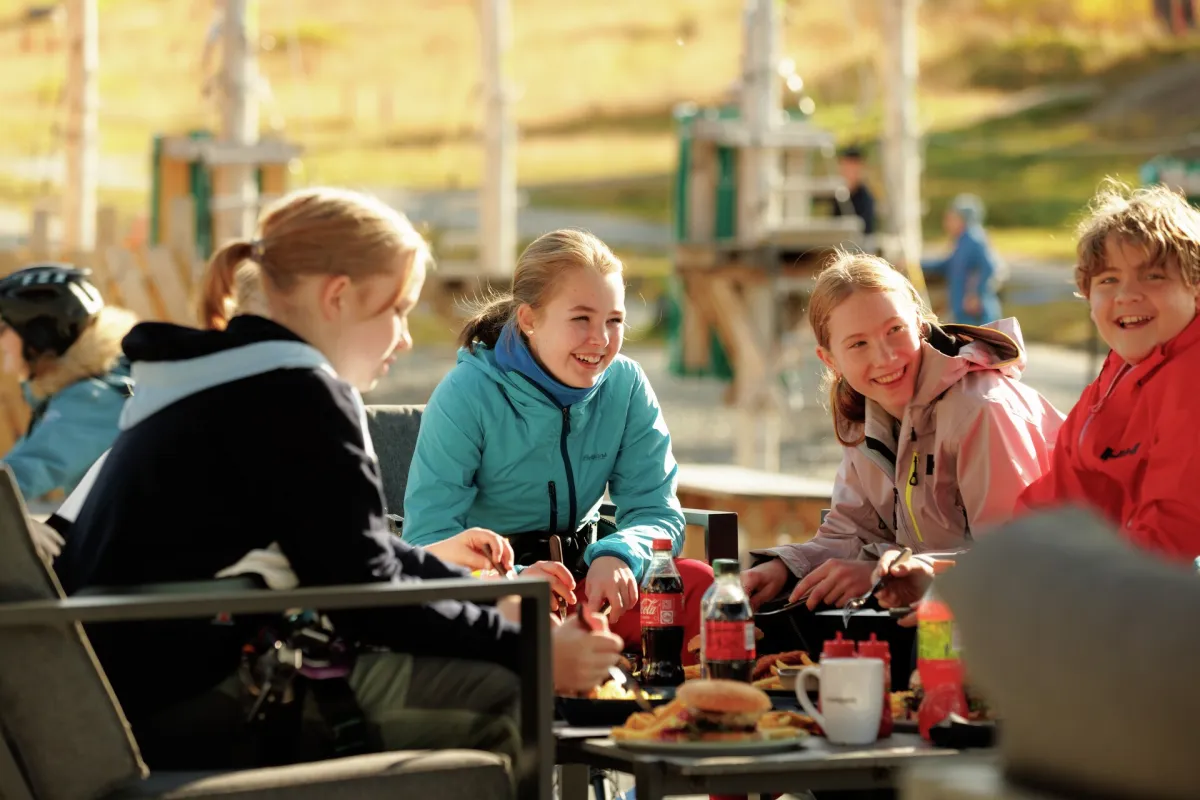 mat og drikke i sommerparken på Geilo